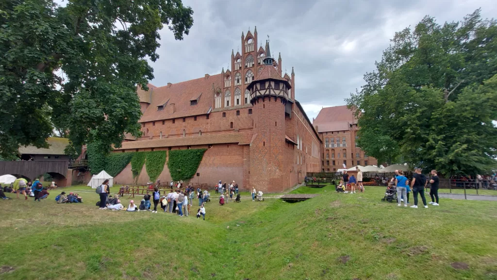 ManVanNoPlan visits Malbork Castle