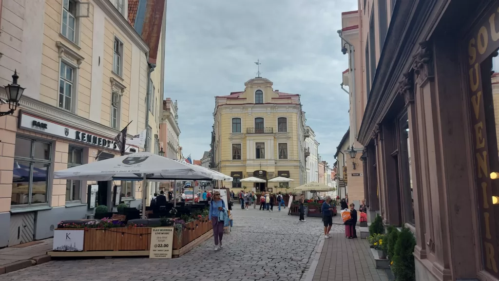ManVanNoPlan visits Tallinn