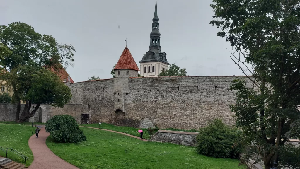 ManVanNoPlan visits Tallinn