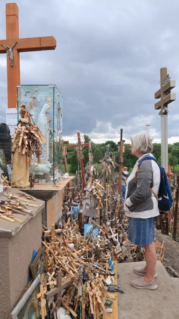 Manvannoplan visits the Hill of Crosses
