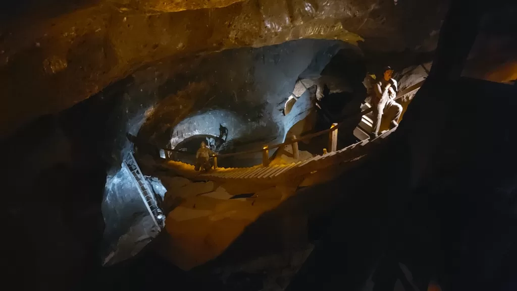ManVanNoPlan visits the Wieliczka Salt Mine
