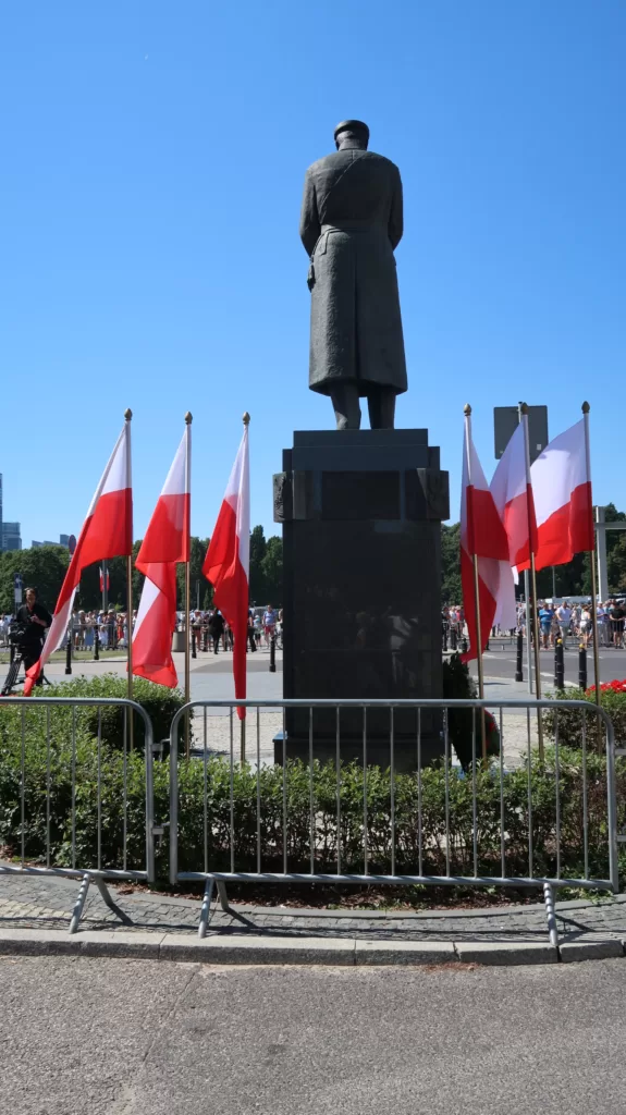 ManVanNoPlan visits Warsaw, Poland